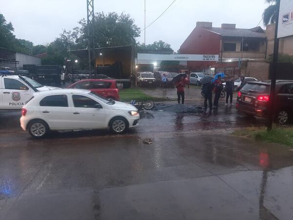 Video: motociclista pierde la vida tras accidente en Avelino Martínez - Policiales - ABC Color