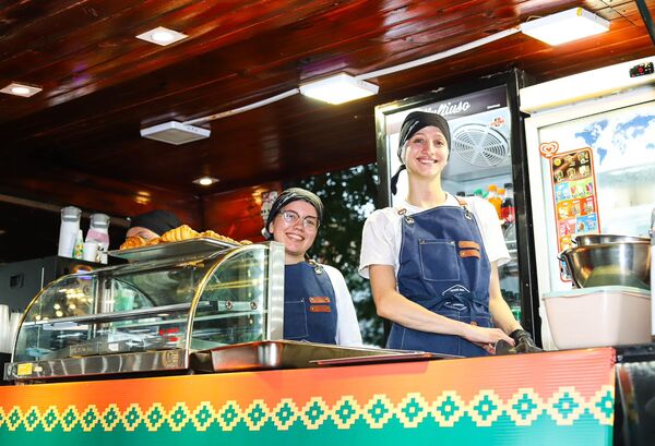 Emprendedores gastronómicos reportan alta venta en Villa Navideña - La Clave