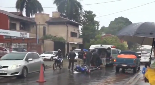 Motociclista muere tras perder el control en avenida Avelino Martínez