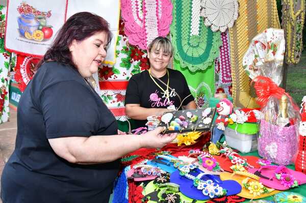 Artesanos destacan oportunidad en la Villa Navideña de Itaipú - ADN Digital