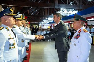 Presidente entregó bastón de mando a jefes militares - .::Agencia IP::.