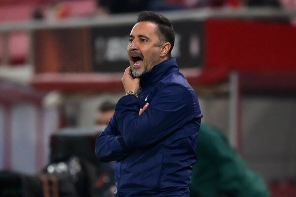 Versus / El Wolverhampton de Enso González presentó a su nuevo DT