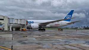 Avión con casi 300 personas aterrizó de emergencia en el Silvio Pettirossi  - Nacionales - ABC Color