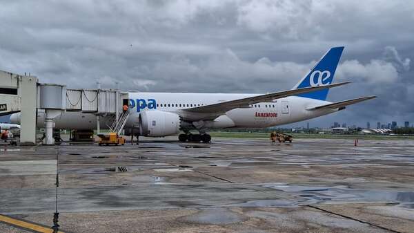 Avión con casi 300 personas aterrizó de emergencia en el Silvio Pettirossi - Nacionales - ABC Color