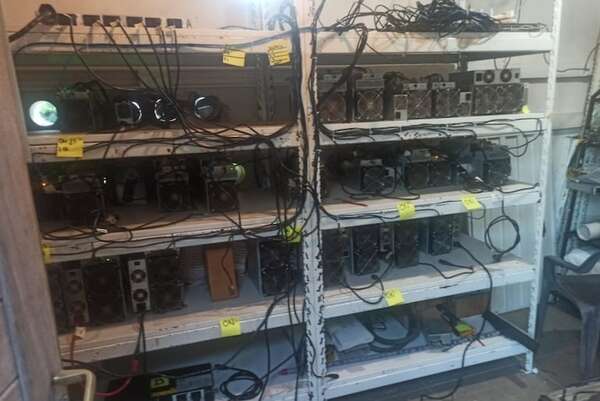 Desmantelan granja de criptominería clandestina en San Pedro del Paraná - Policiales - ABC Color