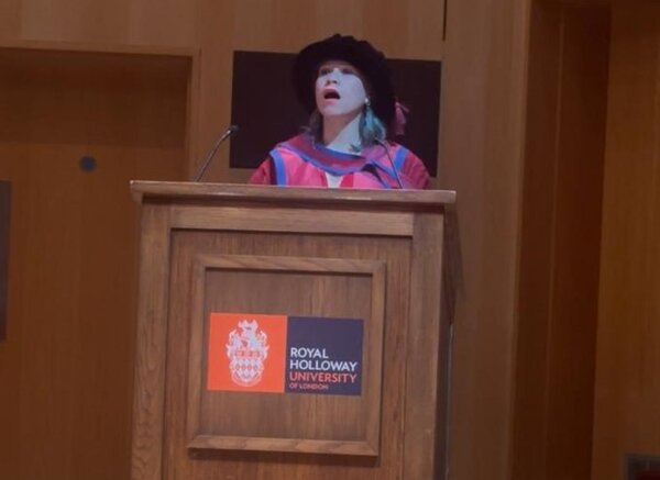 Primera paraguaya doctora en Etnomusicología comenta su experiencia en interpretar Ka´aty en su graduación en Londres • RADIO NACIONAL