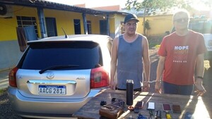Sorprenden a supuestos tortoleros en el estacionamiento de un supermercado