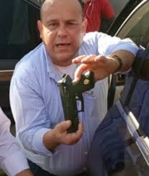 Hombre armado toma de rehenes a familia en vivienda del Paraná Country Club