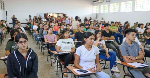 La Nación / Gobierno duplica monto de becas en carreras estratégicas y necesarias
