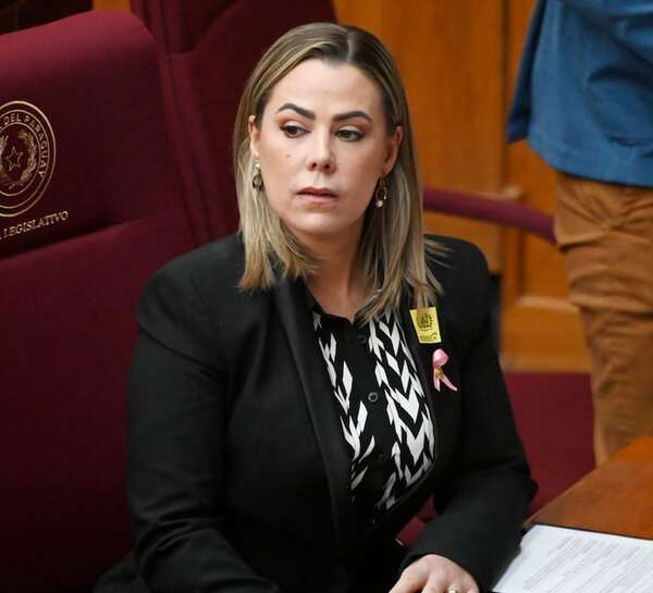 Lizarella Valiente aparece con doble salario - Política - ABC Color