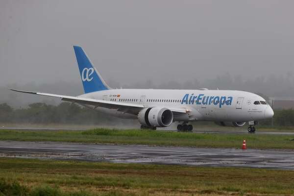 Problema de avión que aterrizó de emergencia en Luque era “más crítico de lo que se pensó” - Nacionales - ABC Color
