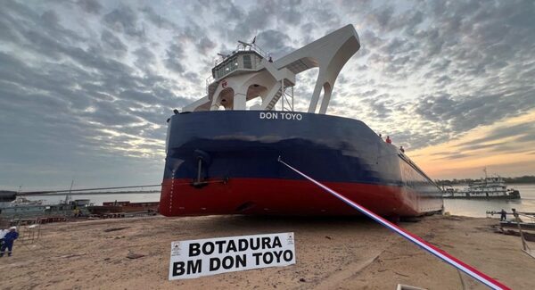Nuevo buque tiene una capacidad para transportar 906 contenedores