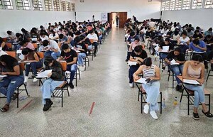 Habilitan inscripciones para postularse a 5.000 Becas del Gobierno | DIARIO PRIMERA PLANA