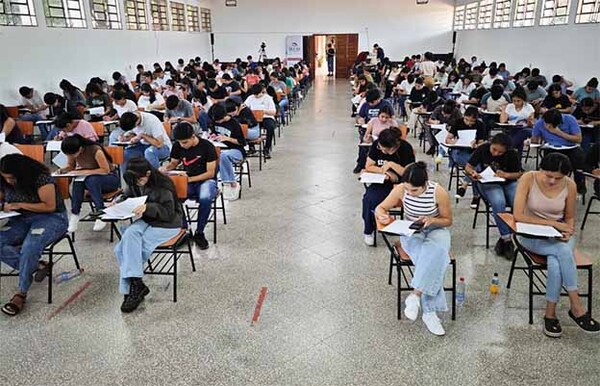 Habilitan inscripciones para postularse a 5.000 Becas del Gobierno | DIARIO PRIMERA PLANA
