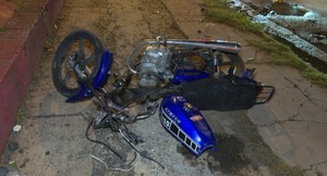 Accidente sobre Eusebio Ayala: motociclista chocó contra columna y murió - trece