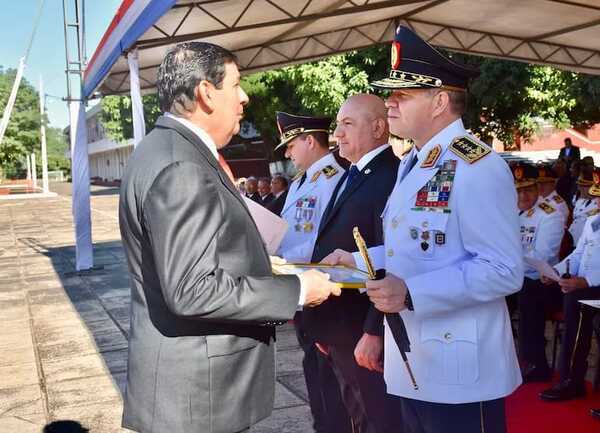 Comandante aclara que no condecoró a comisario con antecedentes nefastos - Portal Digital Cáritas Universidad Católica