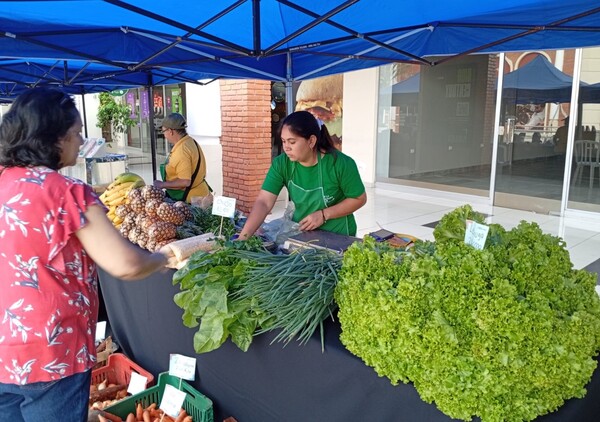 Familias ofertan productos del campo sin intermediarios en Lambaré - .::Agencia IP::.