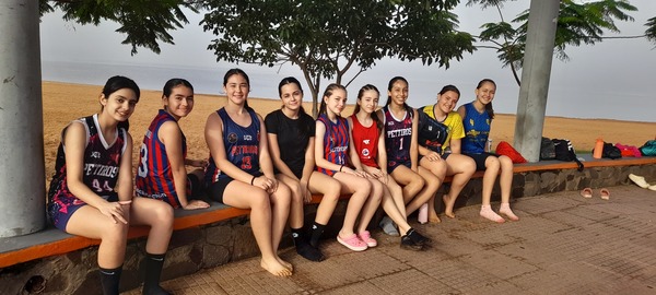 El plantel U12 femenino del Club Pettirossi se alista para el metropolitano de básquetbol