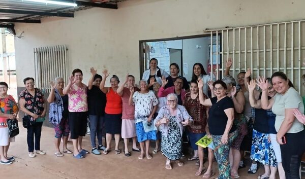 Pacientes de USF San Agustín reciben regalos navideños
