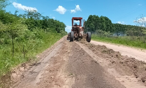 Mejoras de caminos vecinales benefician a más de 8.000 habitantes de Ñeembucú - .::Agencia IP::.