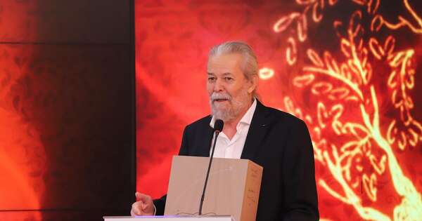 La Nación / Koki Ruiz fue galardonado con el premio Héroes por su aporte a la cultura popular