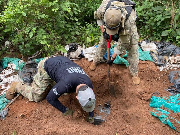 Enterrados bajo tierra se encontraron más de 4 mil kilos de marihuana - ADN Digital