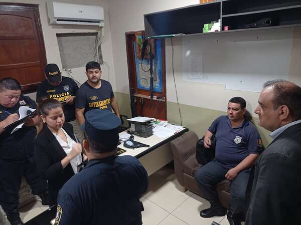 Atrapan a guardiacárcel de Tacumbú con cocaína y celulares - Policiales - ABC Color