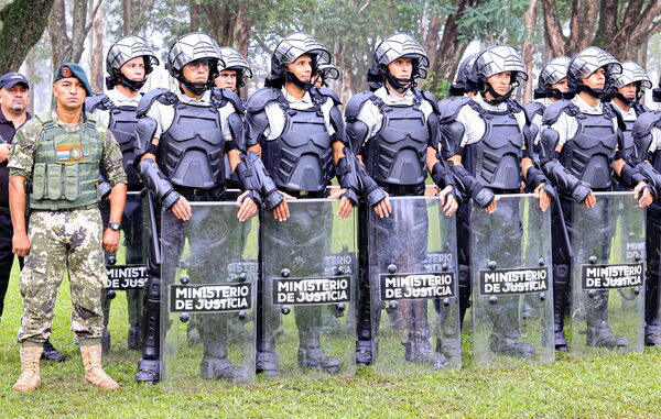 Ministro celebra egreso de nuevos 106 aspirantes a agentes penitenciarios • RADIO NACIONAL