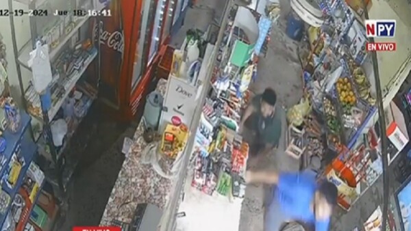 Valiente mujer ahuyentó a ladrones a botellazos