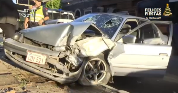 Bache provoca accidente en el microcentro: pareja herida - SNT