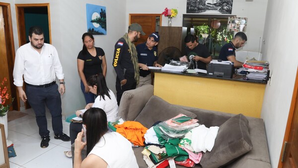 Decretan prisión preventiva para ex funcionario y abogada en caso de estafa a colonos