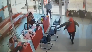 Video: Millonario asalto a empresa de cubiertas duró menos de dos minutos
