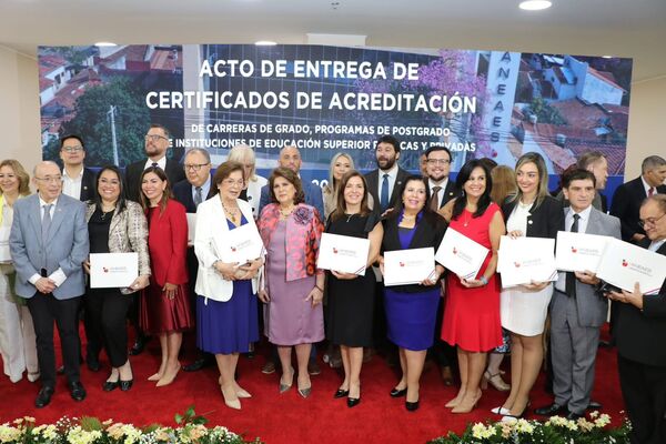 Agencia de Evaluación de la Educación Superior entrego 147 acreditaciones - .::Agencia IP::.