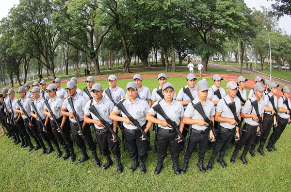 Egresan 106 agentes para «avanzar hacia un sistema penitenciario más justo y eficiente»