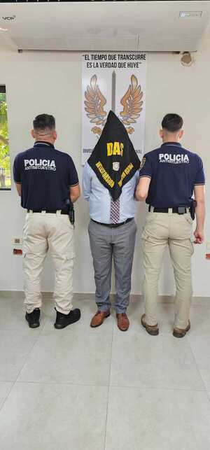 Estafa a colonos: prisión preventiva para exfuncionario y una abogada - 1000 Noticias