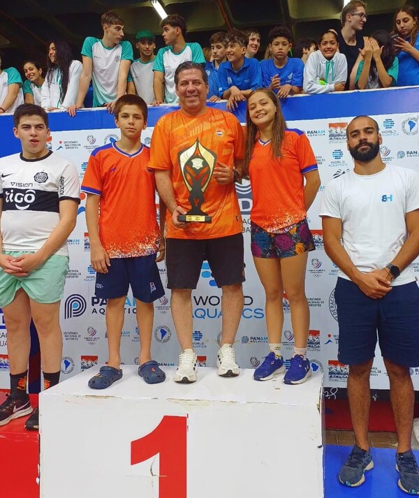 Sajonia es campeón de natación en Fuerza A