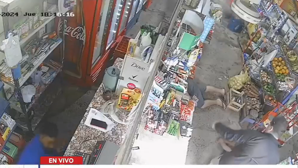 Una valiente mujer ahuyenta a ladrones a botellazo en Limpio