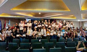 UPE Franco entregó becas y medias becas a centenas de jóvenes medalla de oro y mejores egresados | DIARIO PRIMERA PLANA