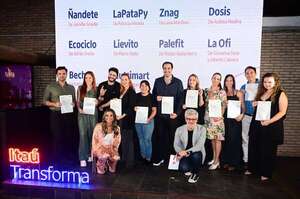 Entregaron premios a ganadores de Itaú Transforma - Sociales - ABC Color