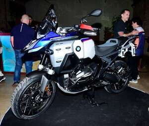Moto BMW R 1300 GS Adventure llegó al país - Empresariales - ABC Color