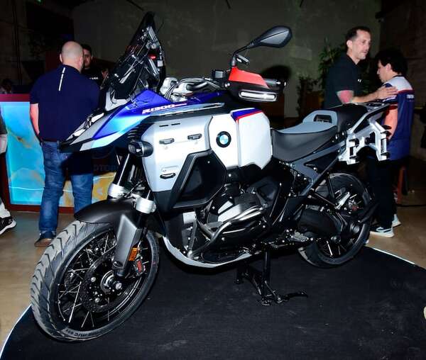 Moto BMW R 1300 GS Adventure llegó al país - Empresariales - ABC Color