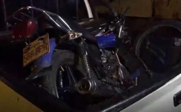 Choque de motocicleta con automóvil deja dos heridos graves en Lambaré - Policiales - ABC Color