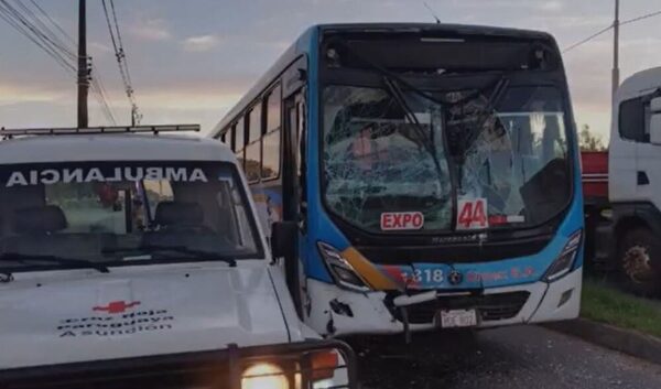 Triple choque sobre la ruta PY03, entre Limpio y Mariano Roque Alonso