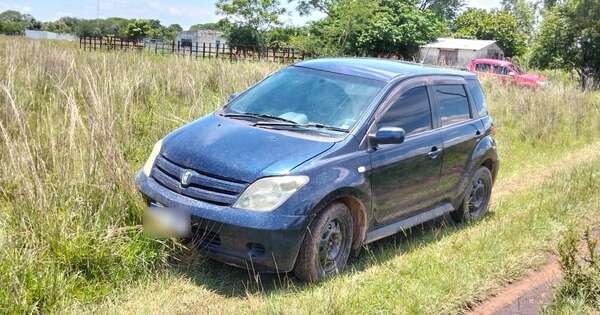 Diario HOY | Hallan auto utilizado para asalto a casa de cubiertas de Ypané