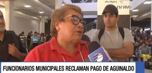 Funcionarios municipales denuncian atraso en pago de aguinaldo
