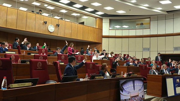 Legisladores Recibirán Aumento Durante Vacaciones