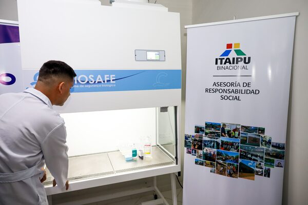 Moderna cabina de bioseguridad para pacientes oncológicos del Hospital de CDE - .::Agencia IP::.