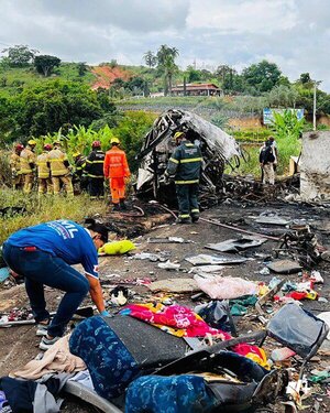 Brasil: trágico siniestro vial en Minas Gerais dejó 22 muertos - 1000 Noticias
