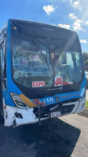 Choque entre buses deja al menos 20 heridos en Limpio - trece