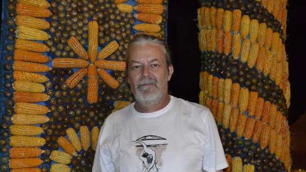 Lloran la muerte del artista Koki Ruiz y lo despedirán en Tañarandy